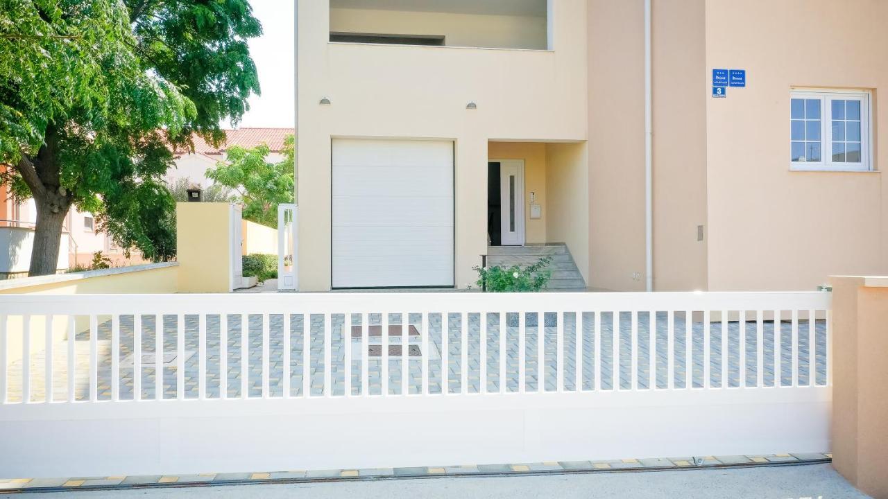 Apartments Sandrina Vrsi Exterior photo