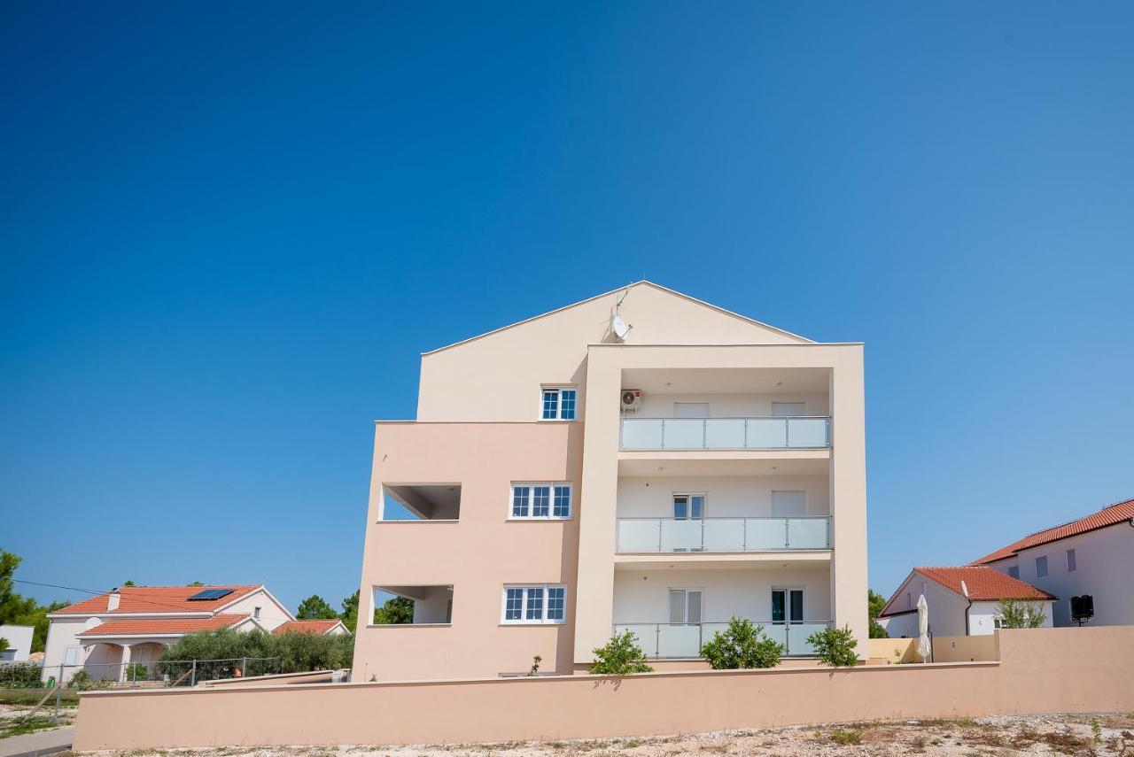 Apartments Sandrina Vrsi Exterior photo