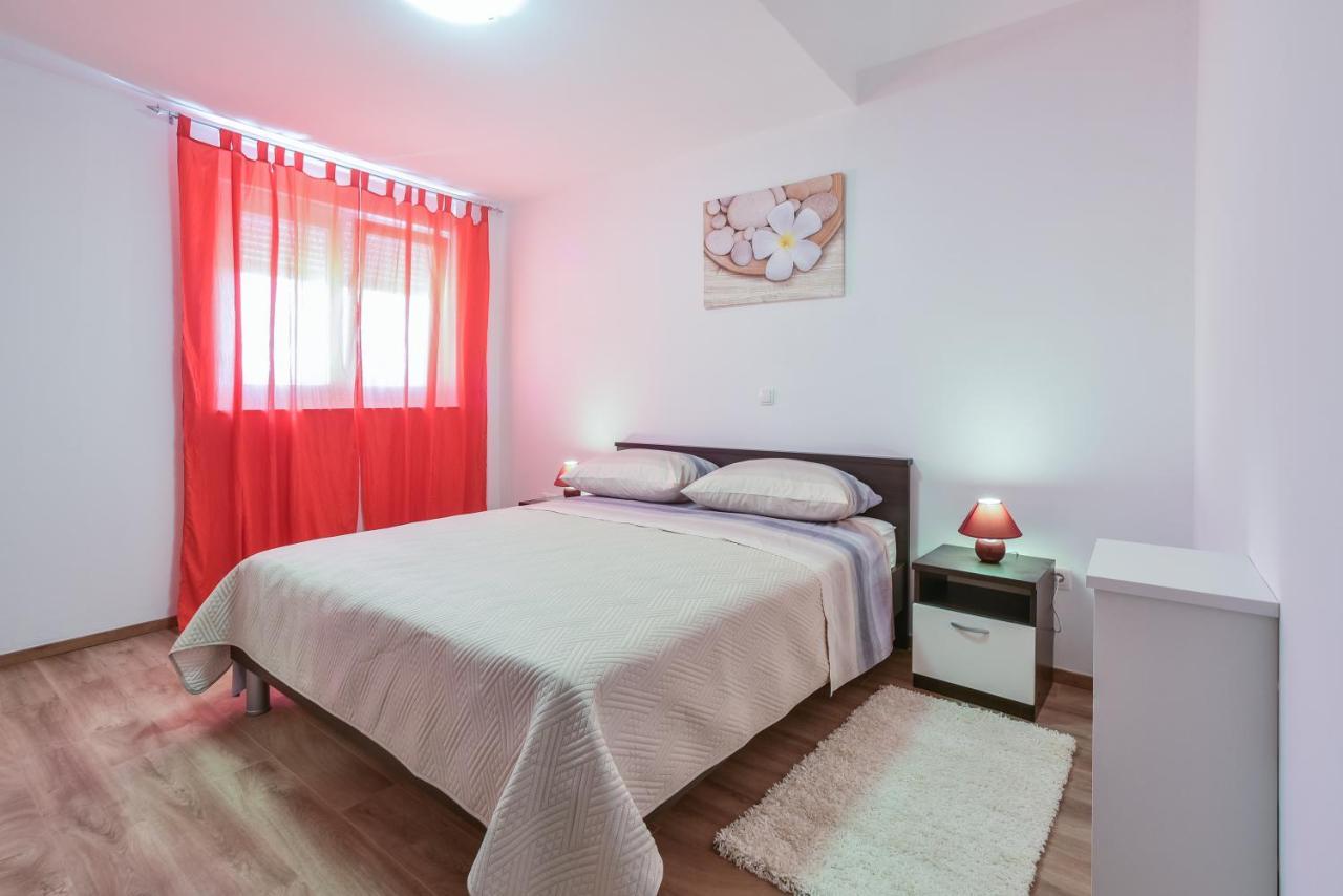 Apartments Sandrina Vrsi Exterior photo