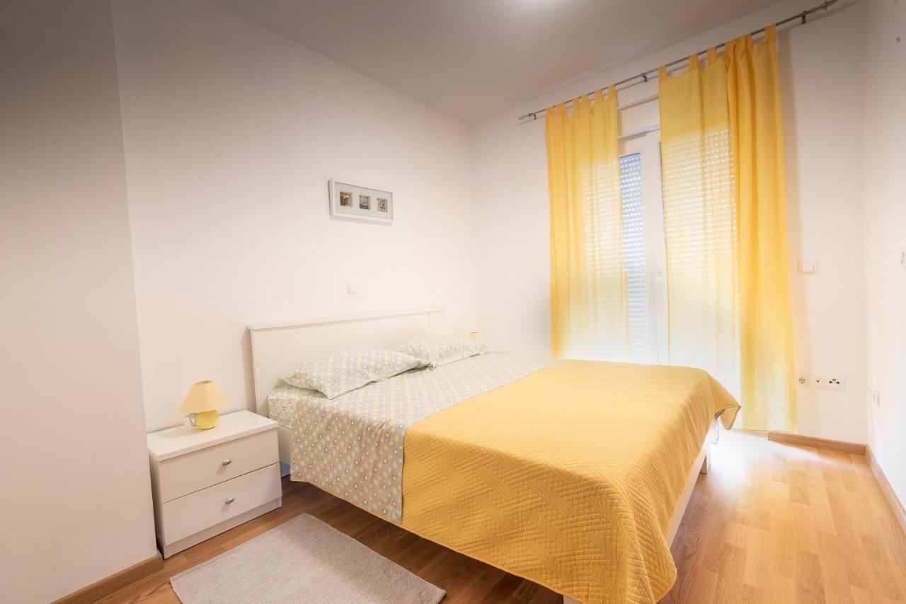 Apartments Sandrina Vrsi Exterior photo