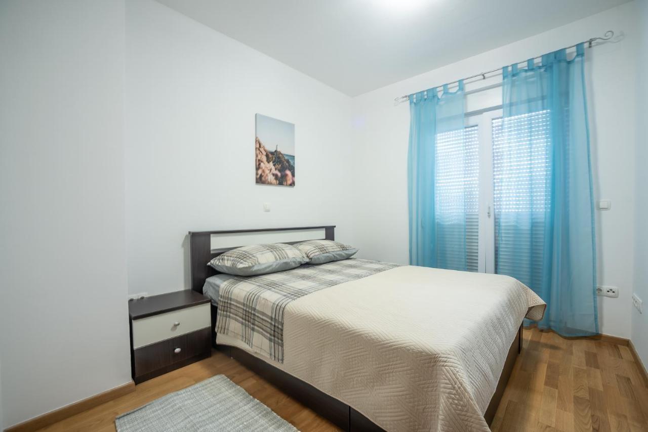 Apartments Sandrina Vrsi Exterior photo