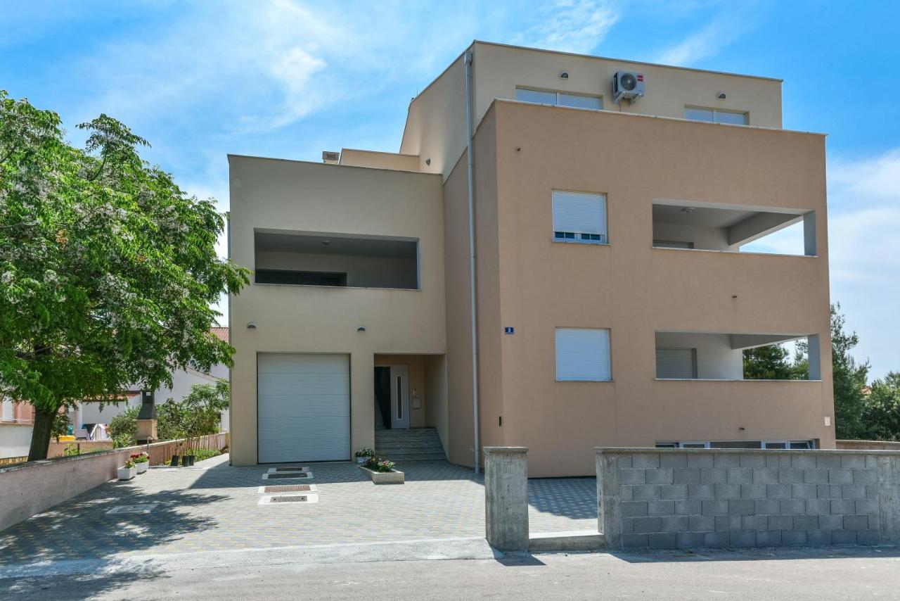 Apartments Sandrina Vrsi Exterior photo
