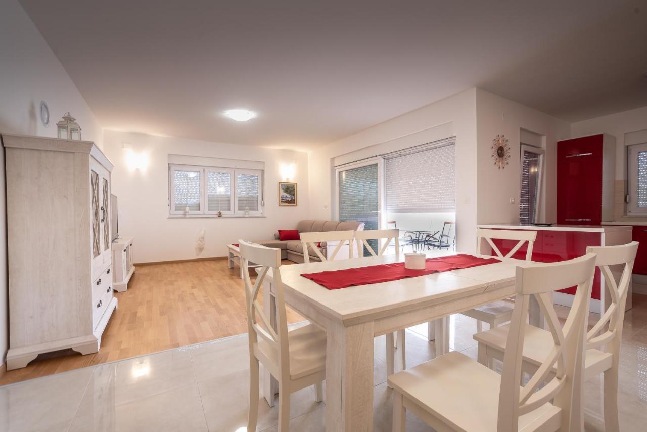 Apartments Sandrina Vrsi Exterior photo