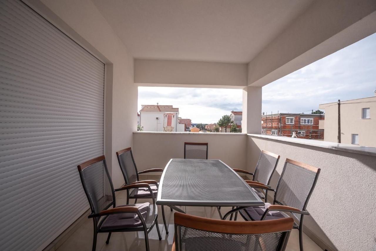 Apartments Sandrina Vrsi Exterior photo