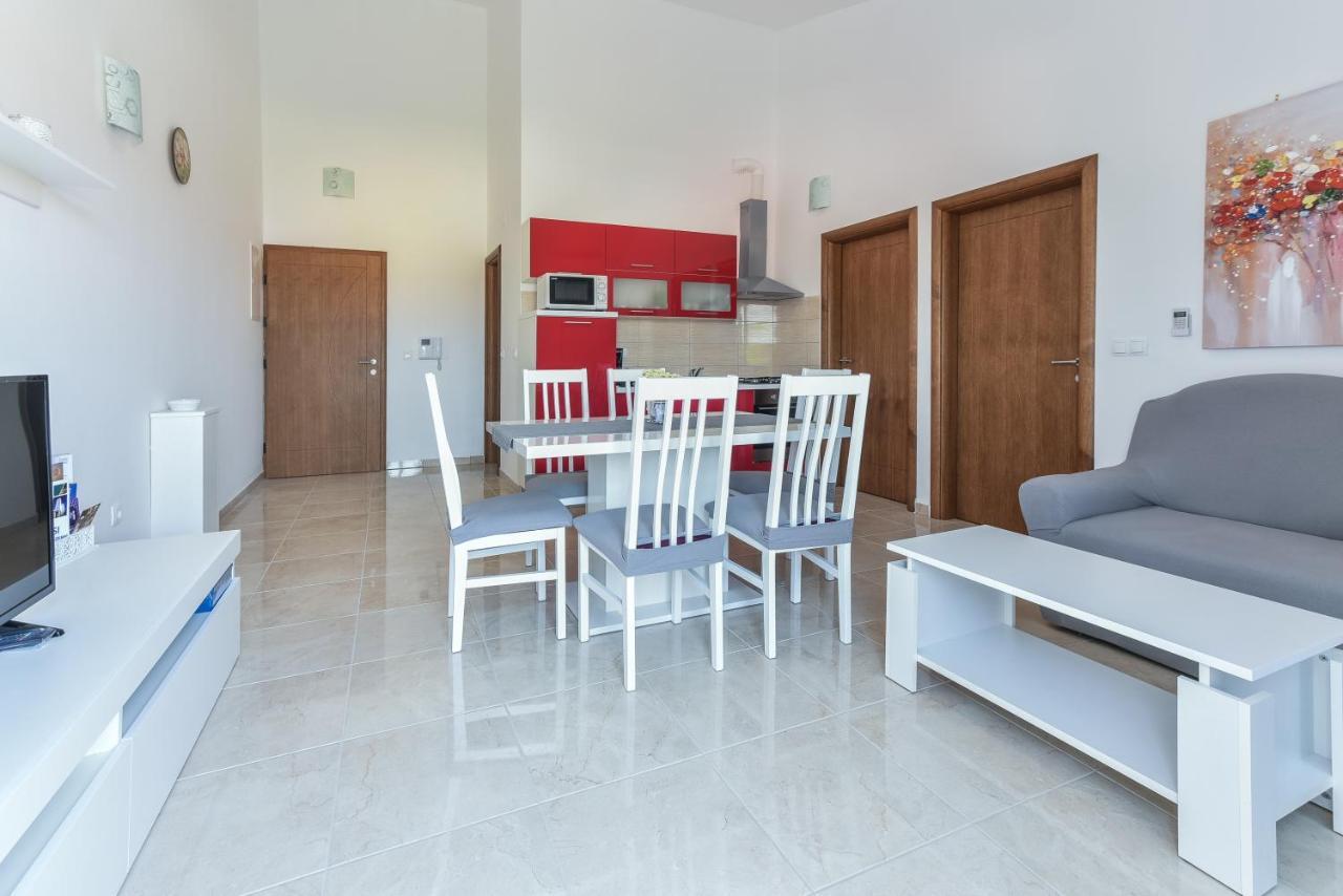 Apartments Sandrina Vrsi Exterior photo