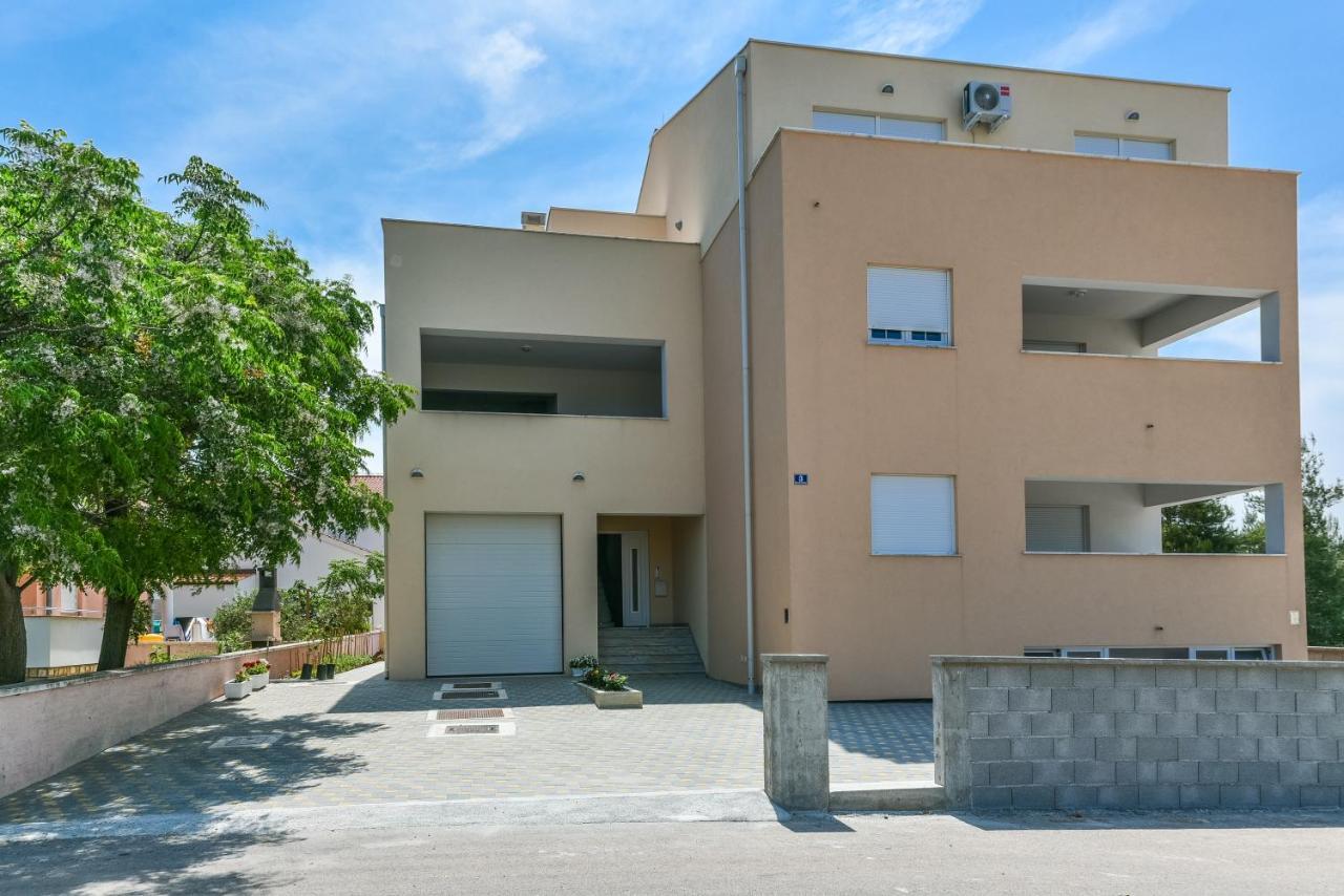 Apartments Sandrina Vrsi Exterior photo