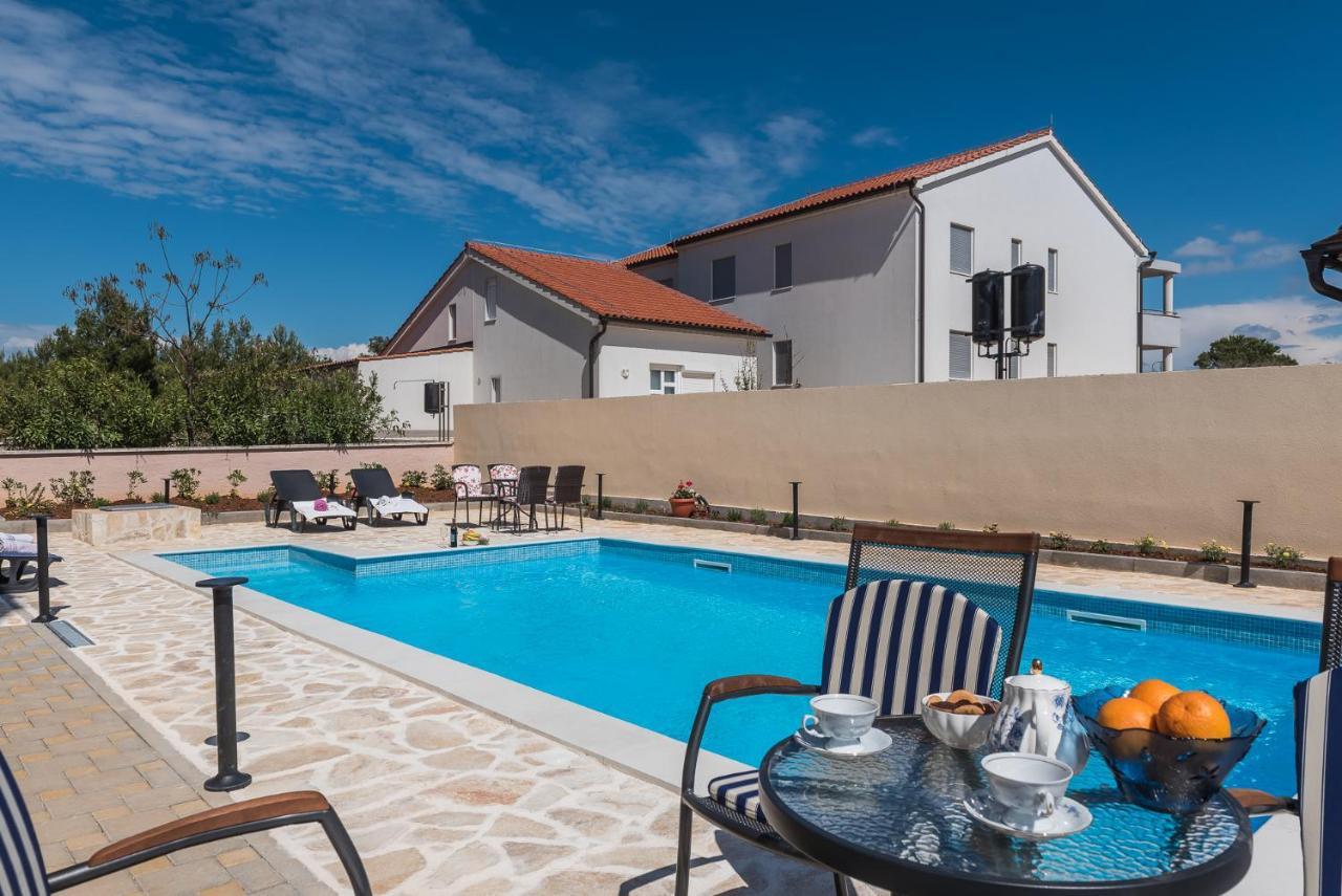 Apartments Sandrina Vrsi Exterior photo